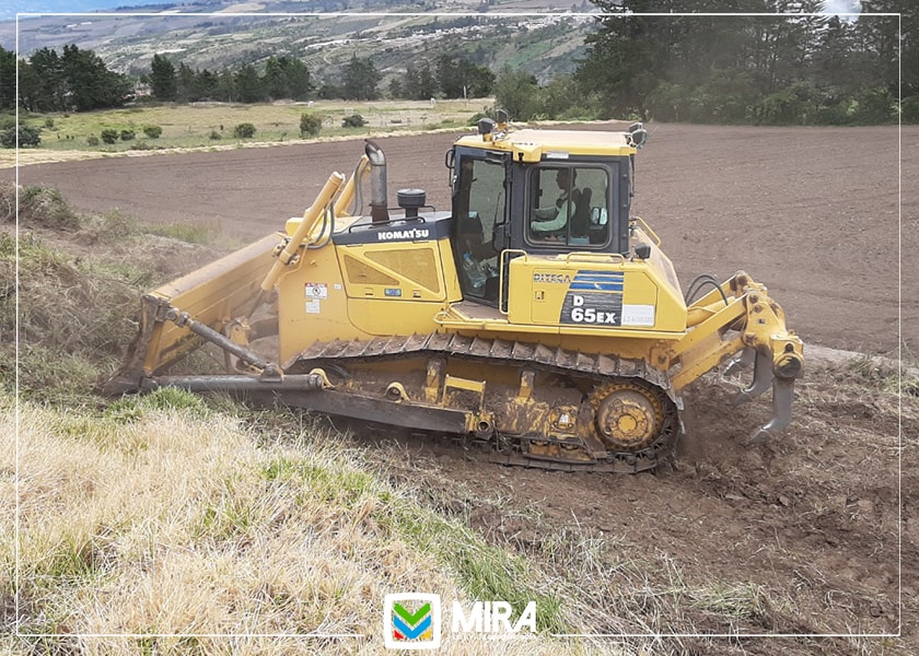 Más de 350 hectáreas se integran a la producción con la intervención del tractor roturador en Mira
