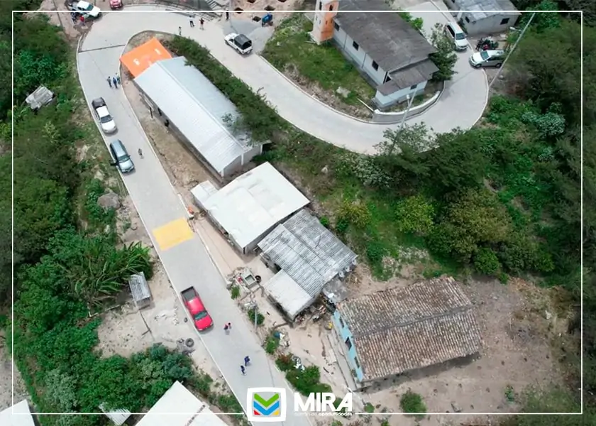 Gobiernos seccionales y locales trabajan en la construcción de adoquinados en el Cantón Mira